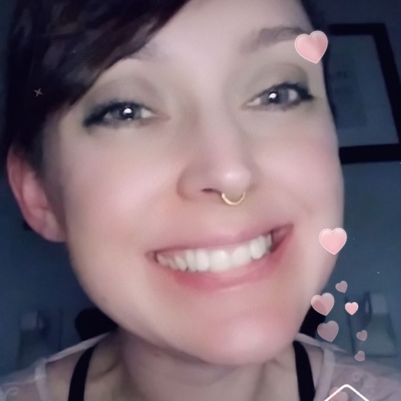 Meet your Posher, Amber - Picture 2 of 8